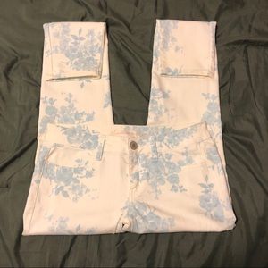 AE BLUE AND WHITE FLORAL STRETCH JEGGING